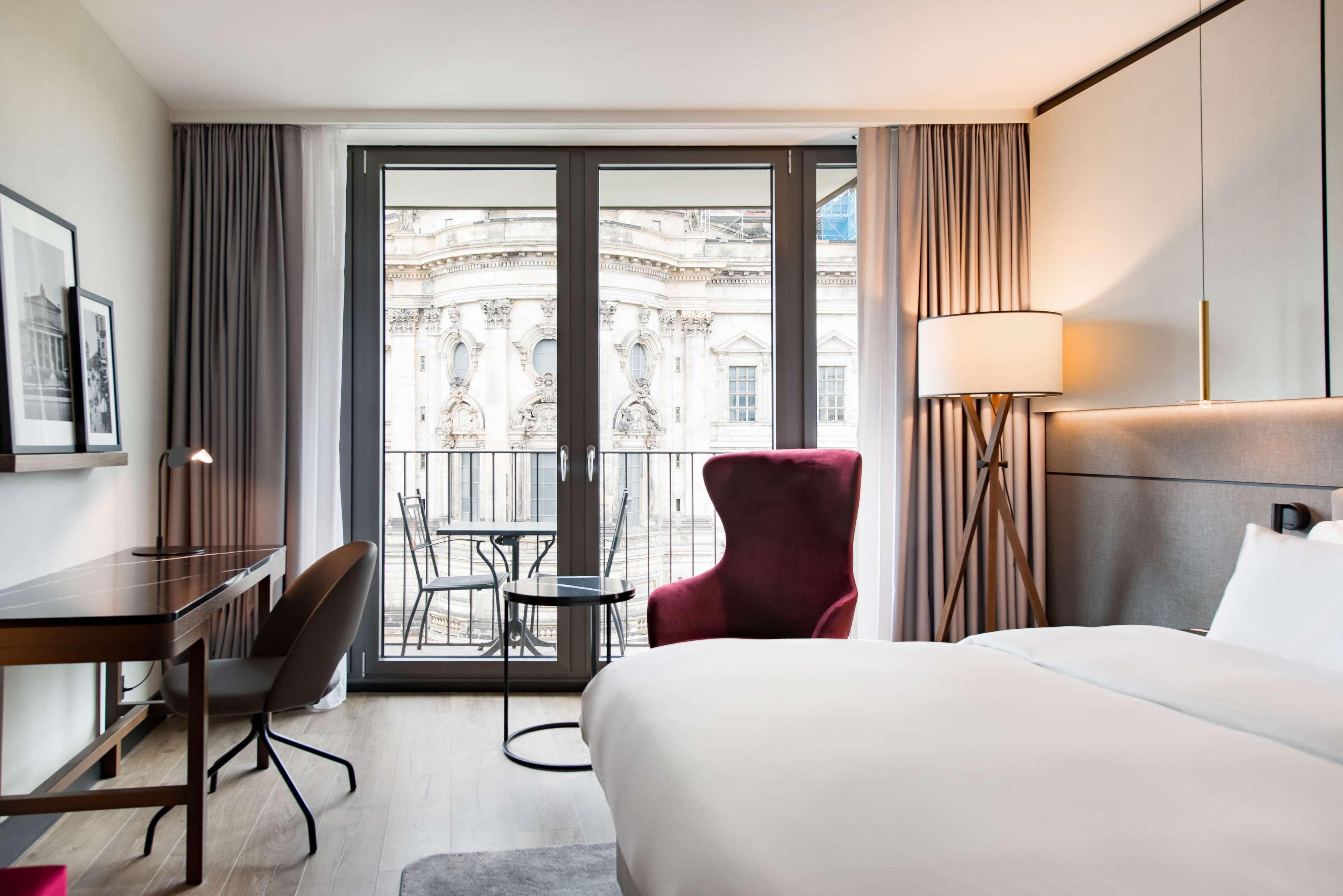 Radisson Collection Hotel, Hotel