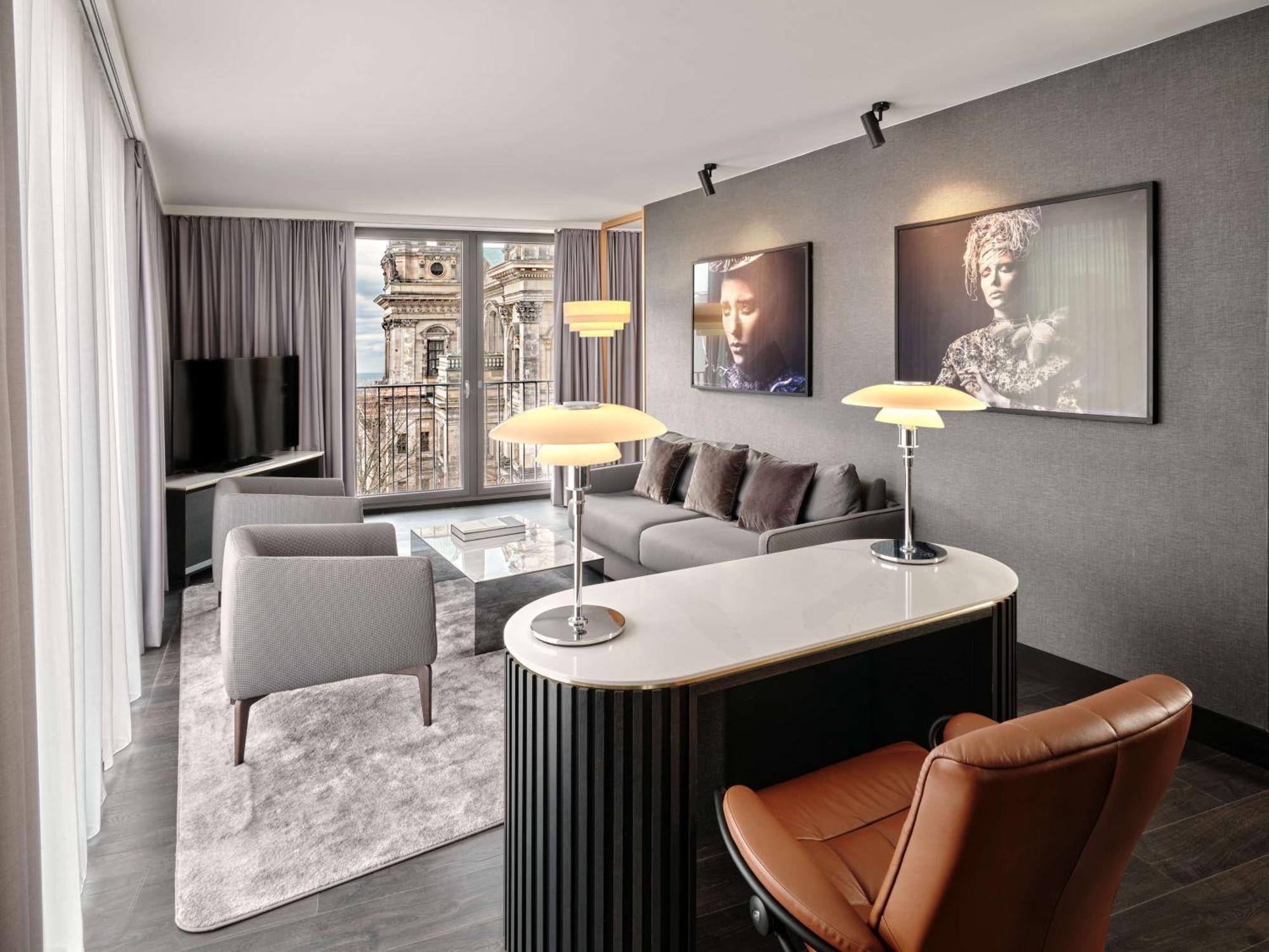 Radisson Collection Hotel, Hotel